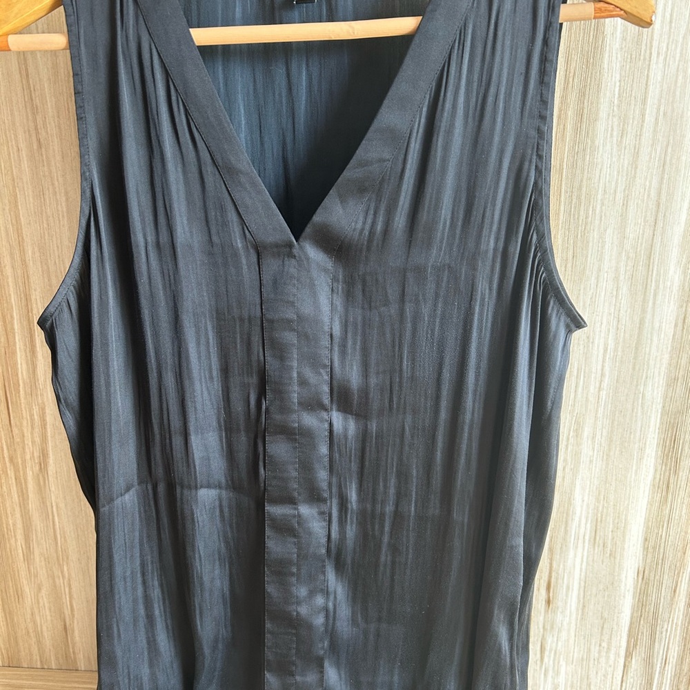 Banana Republic Black V-Neck Sleeveless Tank Top